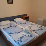 Blue House - синята къща 3*