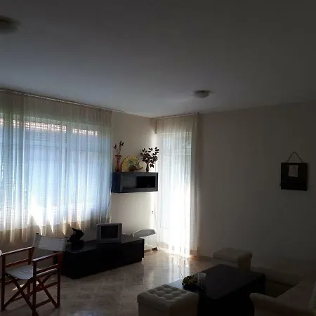 Blue House - синята къща Konukevi Obzor