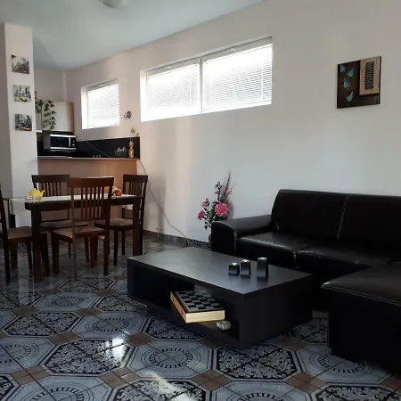 Blue House - синята къща Konukevi