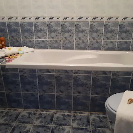 Blue House - синята къща Konukevi Obzor