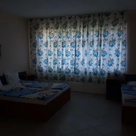 Blue House - синята къща Konukevi Obzor