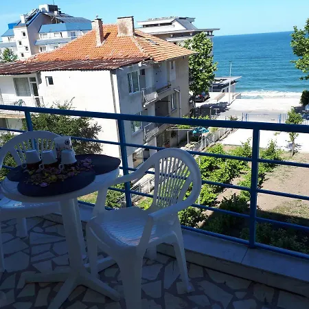 Blue House - синята къща 3* Obzor