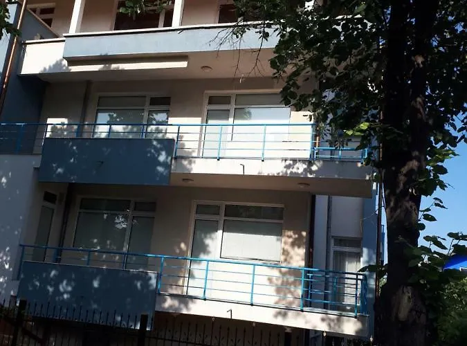 Blue House - синята къща 3* Obzor