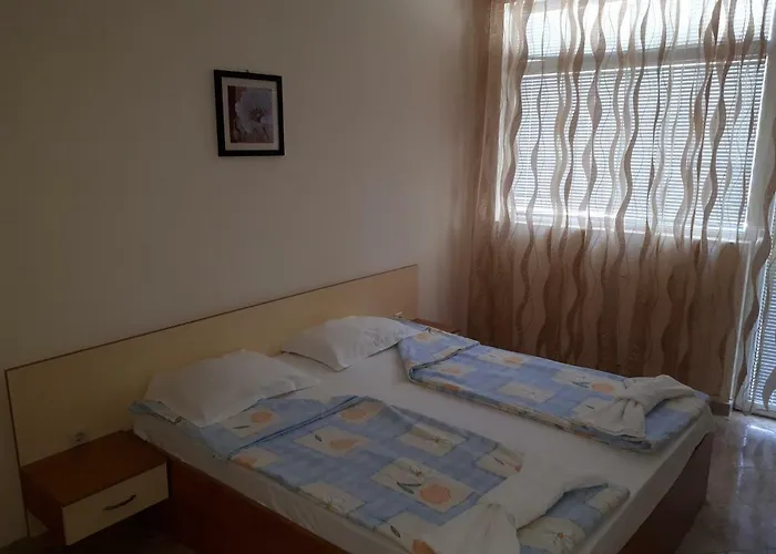 Blue House - синята къща 3*