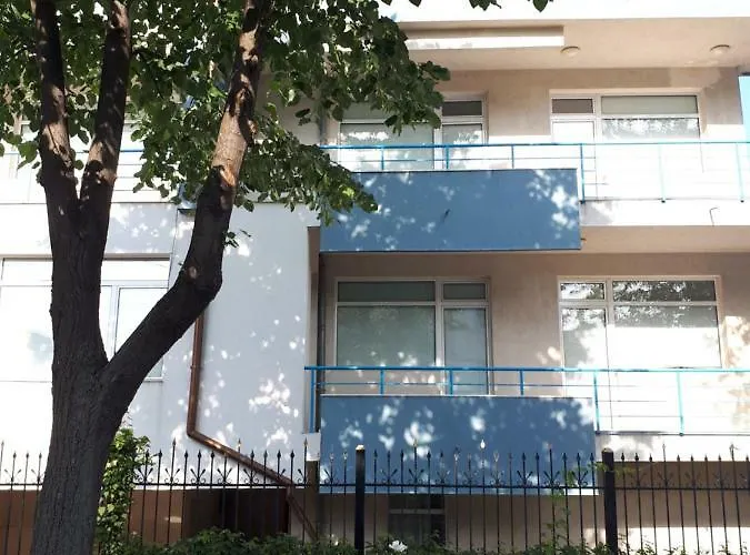 Blue House - синята къща 3*